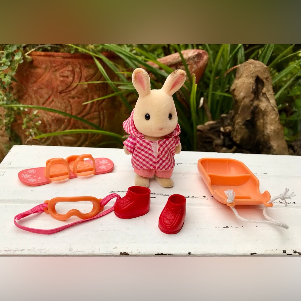 Calico Critters Winter Sports Fun Bunny Rabbit Figure Snowboarder Accessories